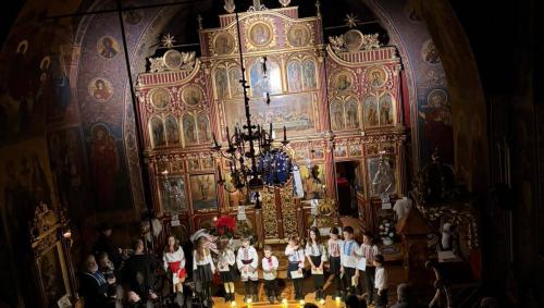 Corul micilor colindatori - vedere de sus