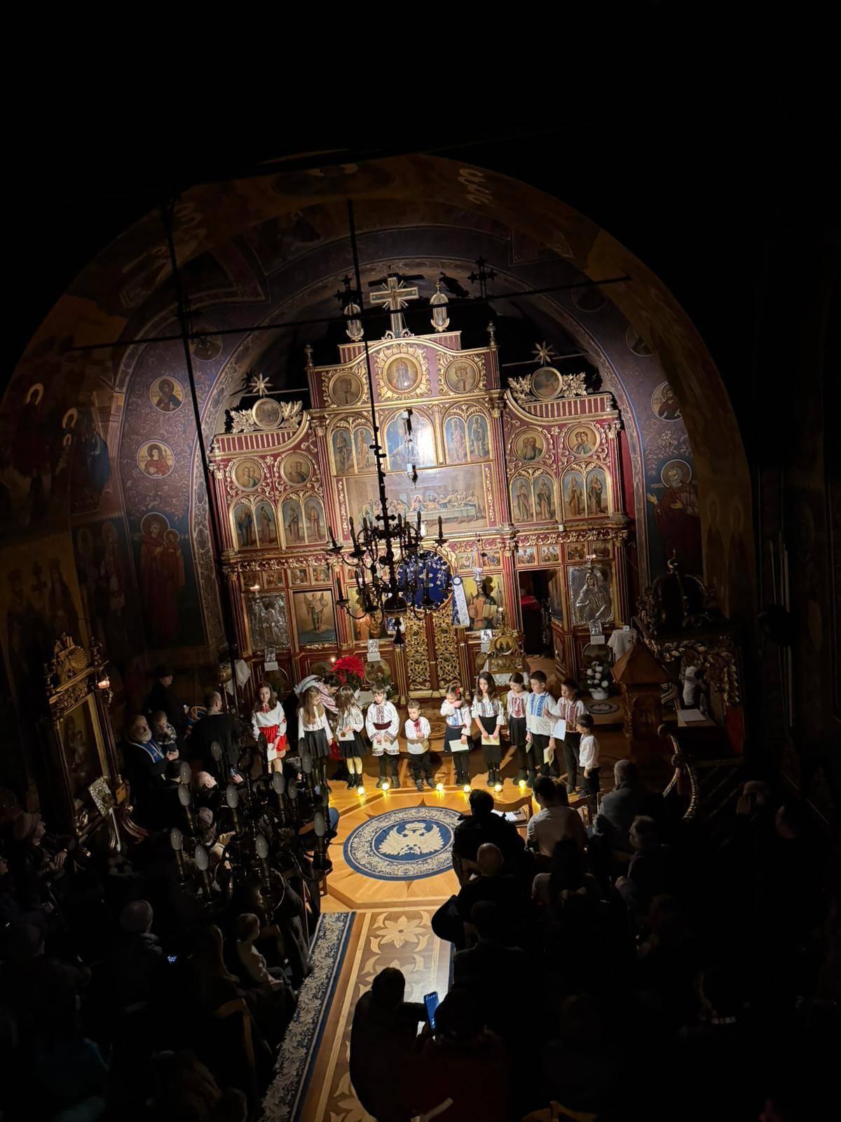 Corul micilor colindatori - vedere de sus Corul micilor colindatori - vedere de sus